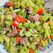 大肉芹菜炒黄豆