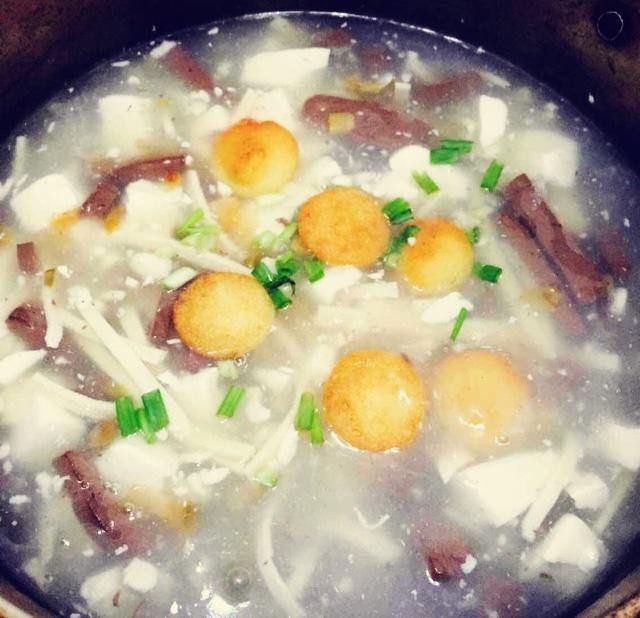 豆腐汤(内脂豆腐，鸭血，百叶，豆渣饼，鸡蛋)