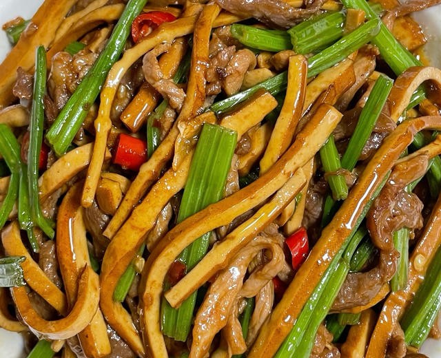 芹菜豆干炒肉丝